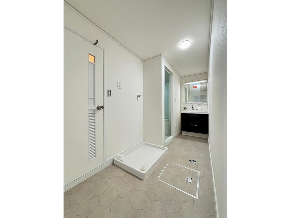 コム古川橋の脱衣所|洗面脱衣室　洗濯機置き場
■物件内覧・資金計画相談・住宅ローン相談、リフォーム相談、お問合せ受付中■
※当日・翌日のご内覧、ご相談はお電話でのお問合せがスムーズです！