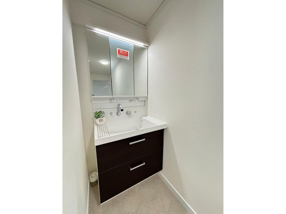 コム古川橋の独立洗面台|シャワー付き洗面化粧台
■物件内覧・資金計画相談・住宅ローン相談、リフォーム相談、お問合せ受付中■
※当日・翌日のご内覧、ご相談はお電話でのお問合せがスムーズです！