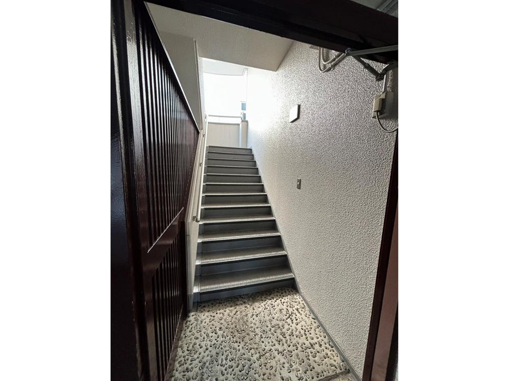 コム古川橋のその他共用部分|階段
■物件内覧・資金計画相談・住宅ローン相談、リフォーム相談、お問合せ受付中■
※当日・翌日のご内覧、ご相談はお電話でのお問合せがスムーズです！