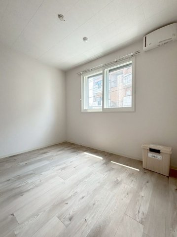 「防音マンション」VORT南常盤台レジデンスの居間・リビング|防音室は防音床、防音壁、防音天井となっており、まさに楽器を演奏するためにつくられた24時間楽器演奏可能の防音室です