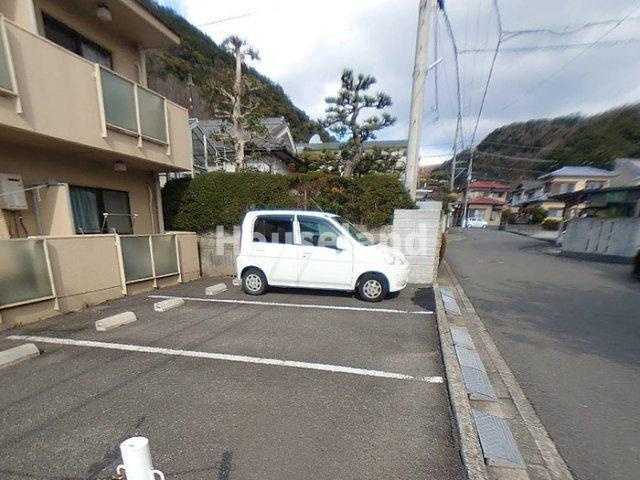 ヴィラ栄谷の駐車場