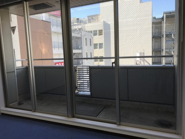 大宮あづまビルのバルコニー