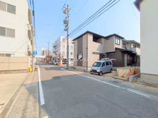 【前面道路含む現地写真】