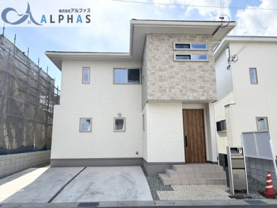 【外観】 | 姫路市飾磨区上野田五丁目　新築戸建　６号地 | 並列2台駐車可能♪