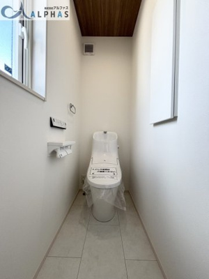 【トイレ】 | 姫路市飾磨区上野田五丁目　新築戸建　６号地 | 清潔感あふれる洗浄便座付きトイレ♪