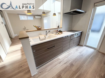 【キッチン】 | 姫路市飾磨区上野田五丁目　新築戸建　６号地 | 火を使わないIHクッキングヒーターでお子様にも安心です♪