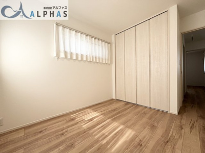 【洋室】 | 姫路市飾磨区上野田五丁目　新築戸建　６号地 | 洋室にはたっぷりの採光が入り、お部屋の雰囲気を明るくしてくれます♪