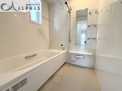 【浴室】 | 姫路市飾磨区上野田五丁目　新築戸建　６号地 | 浴室換気乾燥暖房機付きで、天候や時間帯を気にすることなく洗濯物を乾かすことができ、寒いときには暖房機能が活躍します♪