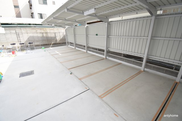 エステムコート大阪WESTⅡ　仲介手数料無料の駐車場