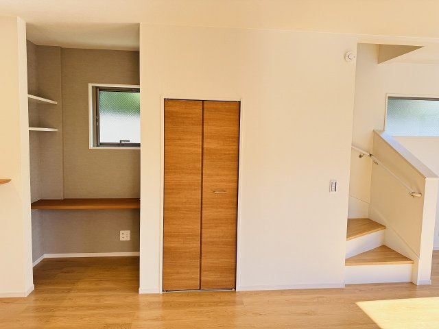 八王子市　富士見町　新築一戸建て　４期の収納|～リビングには便利な収納付きです～