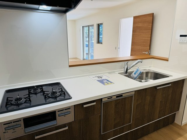 八王子市　富士見町　新築一戸建て　４期|～リビング側にいる家族とのコミュニケーションをとりやすいキッチン～