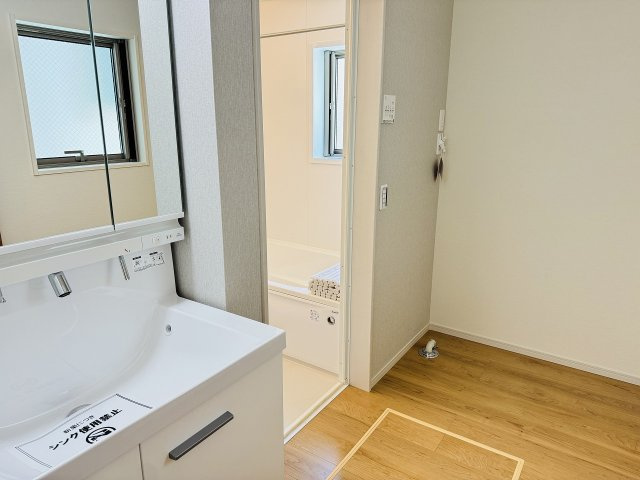 八王子市　富士見町　新築一戸建て　４期の脱衣所|～窓付きで明るい洗面所　換気もしやすいです～