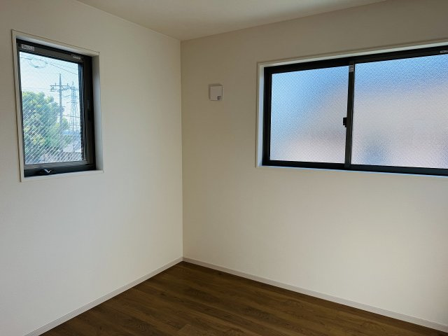 八王子市　富士見町　新築一戸建て　４期の洋室|～2階4.5帖の洋室　2面採光で明るく風通しの良いお部屋です～