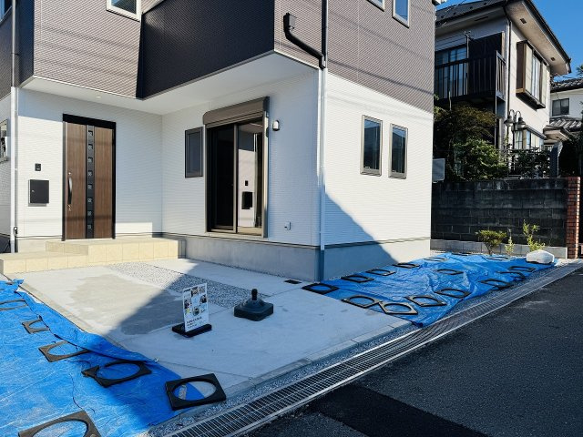 八王子市　富士見町　新築一戸建て　４期の駐車場|～L字型に2台駐車可能カースペース付き～