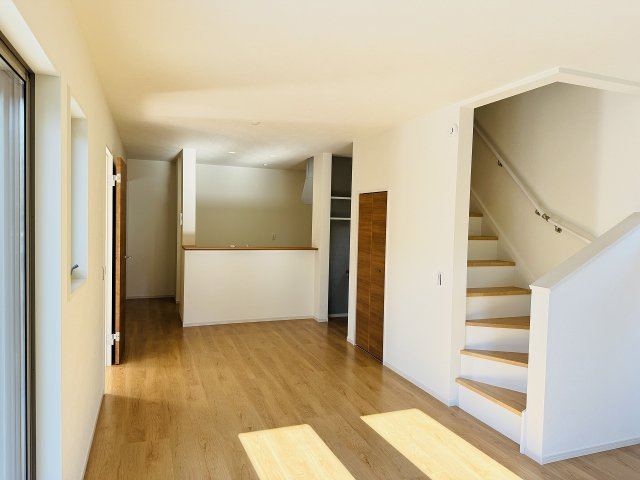 八王子市　富士見町　新築一戸建て　４期の居間・リビング|～18.8帖の明るいLDKで家族団欒の時間をお過ごしいただけます～