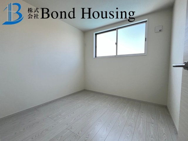 インナーガレージハウス　東二見3期　新築戸建の洋室