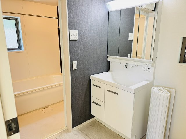 八王子市　富士見町　新築一戸建て　４期の脱衣所|～窓付きで明るい洗面所　換気もしやすいです～