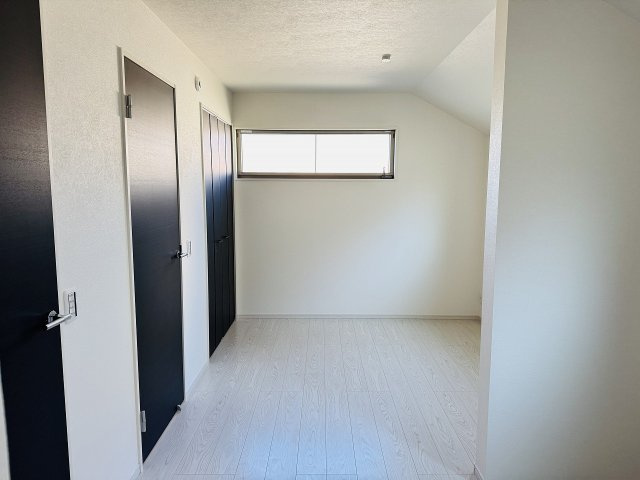 八王子市　富士見町　新築一戸建て　４期の寝室|～2階8.6帖の主寝室　間仕切りで2部屋にすることも可能です～