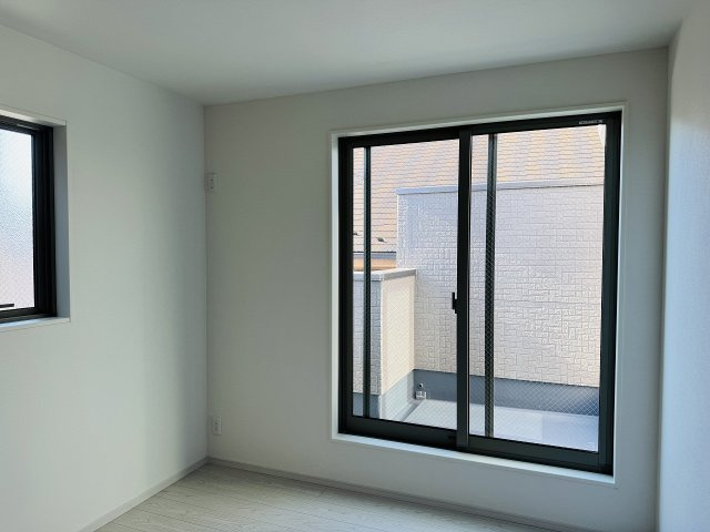 八王子市　富士見町　新築一戸建て　４期の洋室|～2階バルコニーに面している5.0帖の洋室～