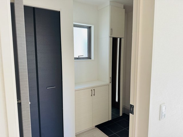 八王子市　富士見町　新築一戸建て　４期の玄関|～玄関は安心のWロックキーを採用～