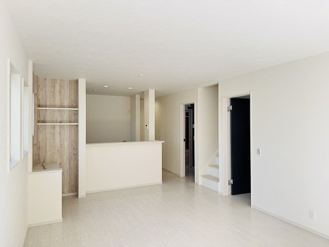 八王子市　富士見町　新築一戸建て　４期の居間・リビング|～より詳細な写真がご希望でしたら、その旨浅川不動産までお申し付け下さい～