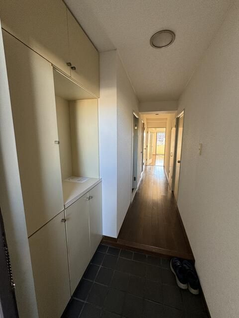 一橋学園ガーデニアの玄関