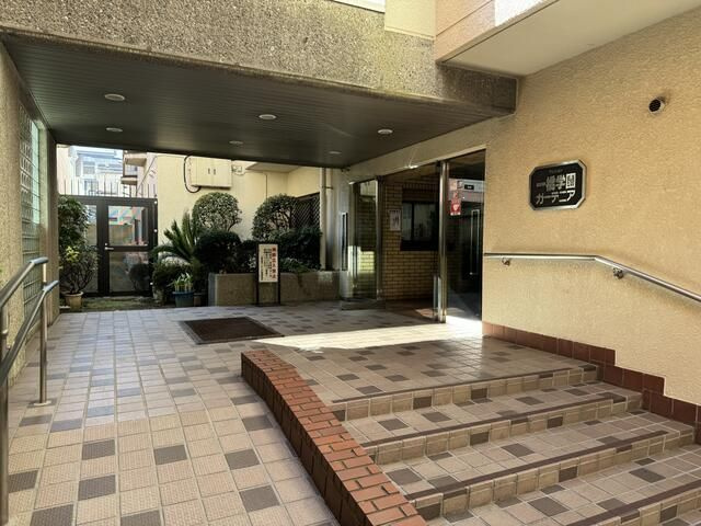 一橋学園ガーデニアのエントランス