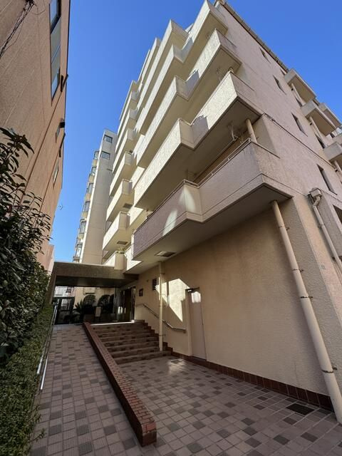 一橋学園ガーデニアの外観