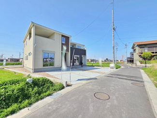 【前面道路含む現地写真】