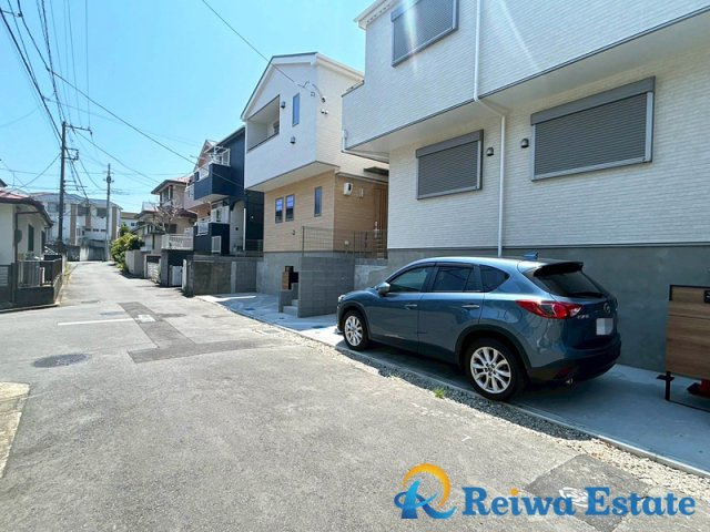 新築戸建　茅ヶ崎市小和田1丁目の前面道路含む現地写真