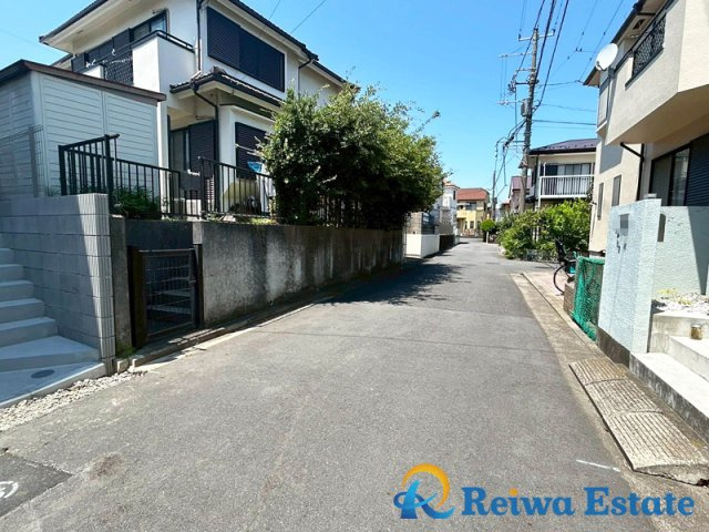 新築戸建　茅ヶ崎市小和田1丁目の前面道路含む現地写真