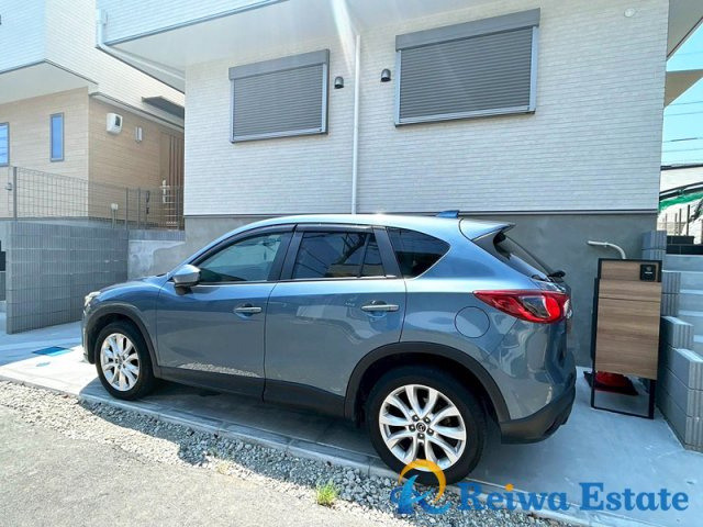 新築戸建　茅ヶ崎市小和田1丁目の駐車場