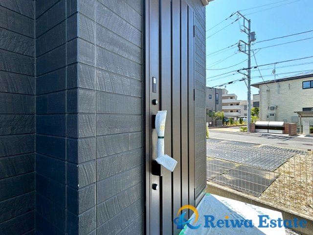 新築戸建　茅ヶ崎市小和田1丁目の玄関