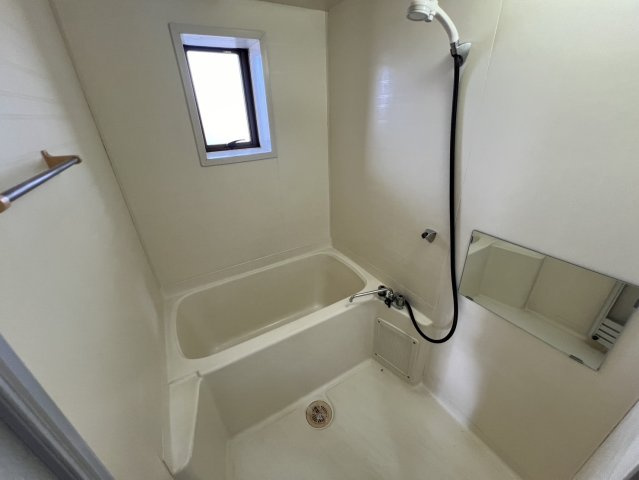 都城市早水町の一棟アパートの浴室