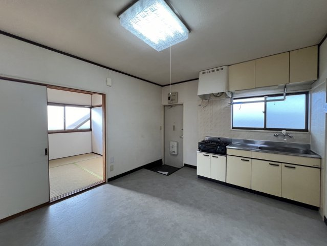 都城市早水町の一棟アパートのキッチン