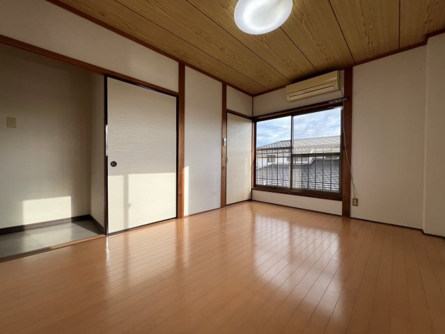 都城市早水町の一棟アパートの洋室