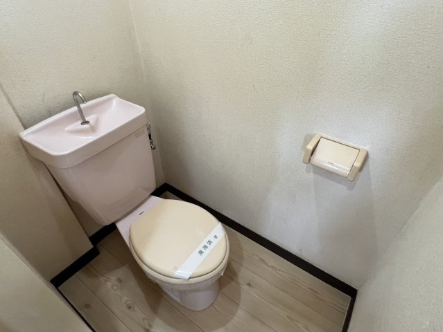 都城市早水町の一棟アパートのトイレ