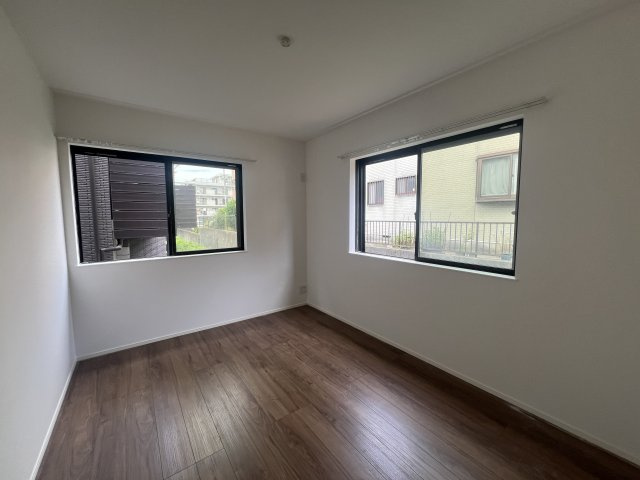 横浜市港北区鳥山町新築戸建の洋室|コンパクトで使いやすい洋室です