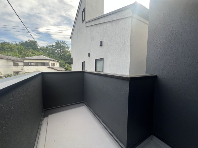 横浜市港北区鳥山町新築戸建のバルコニー|２階の陽当たり良好なバルコニーです