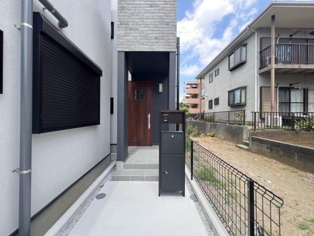 横浜市港北区鳥山町新築戸建の玄関|きれいな玄関です