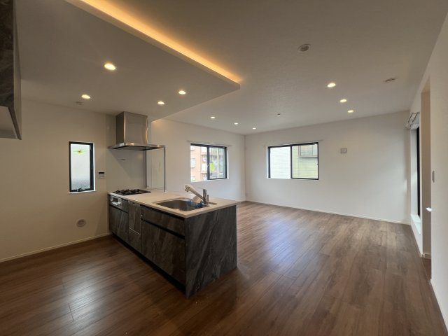 横浜市港北区鳥山町新築戸建の居間・リビング