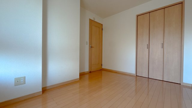 グリーンヒルズＷＥＳＴ　ＩＩの洋室