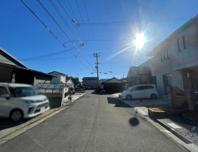 【前面道路含む現地写真】