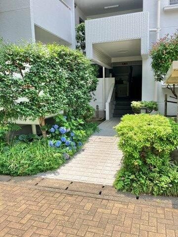 エステート上水本町６号棟のエントランス