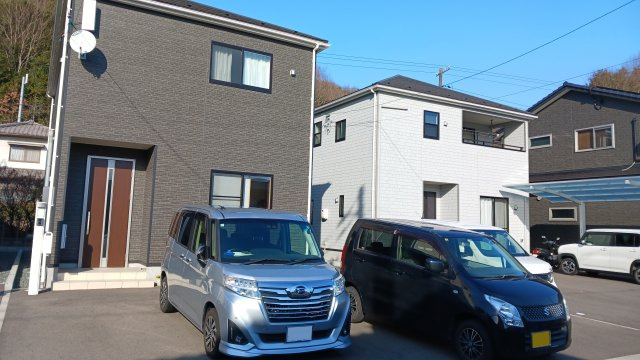 新市町戸手　電化住宅　駐車場５台～６台