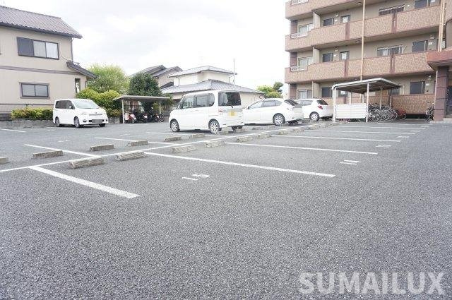 菊池郡菊陽町大字津久礼の賃貸マンションの駐車場