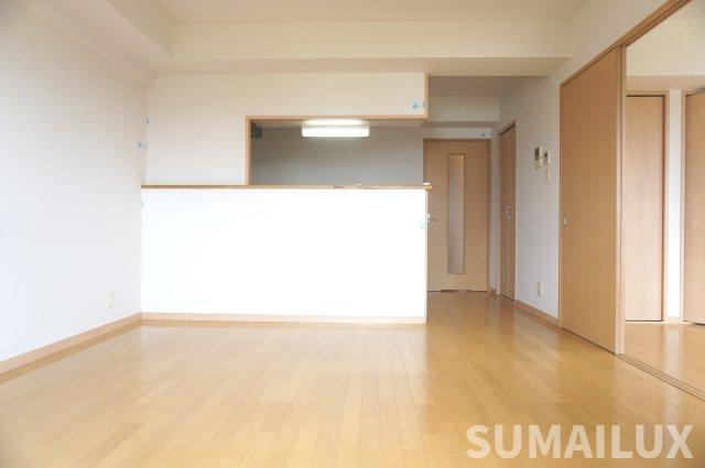 菊池郡菊陽町大字津久礼の賃貸マンションの居間・リビング