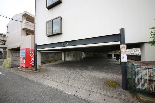 メゾン叶21の駐車場
