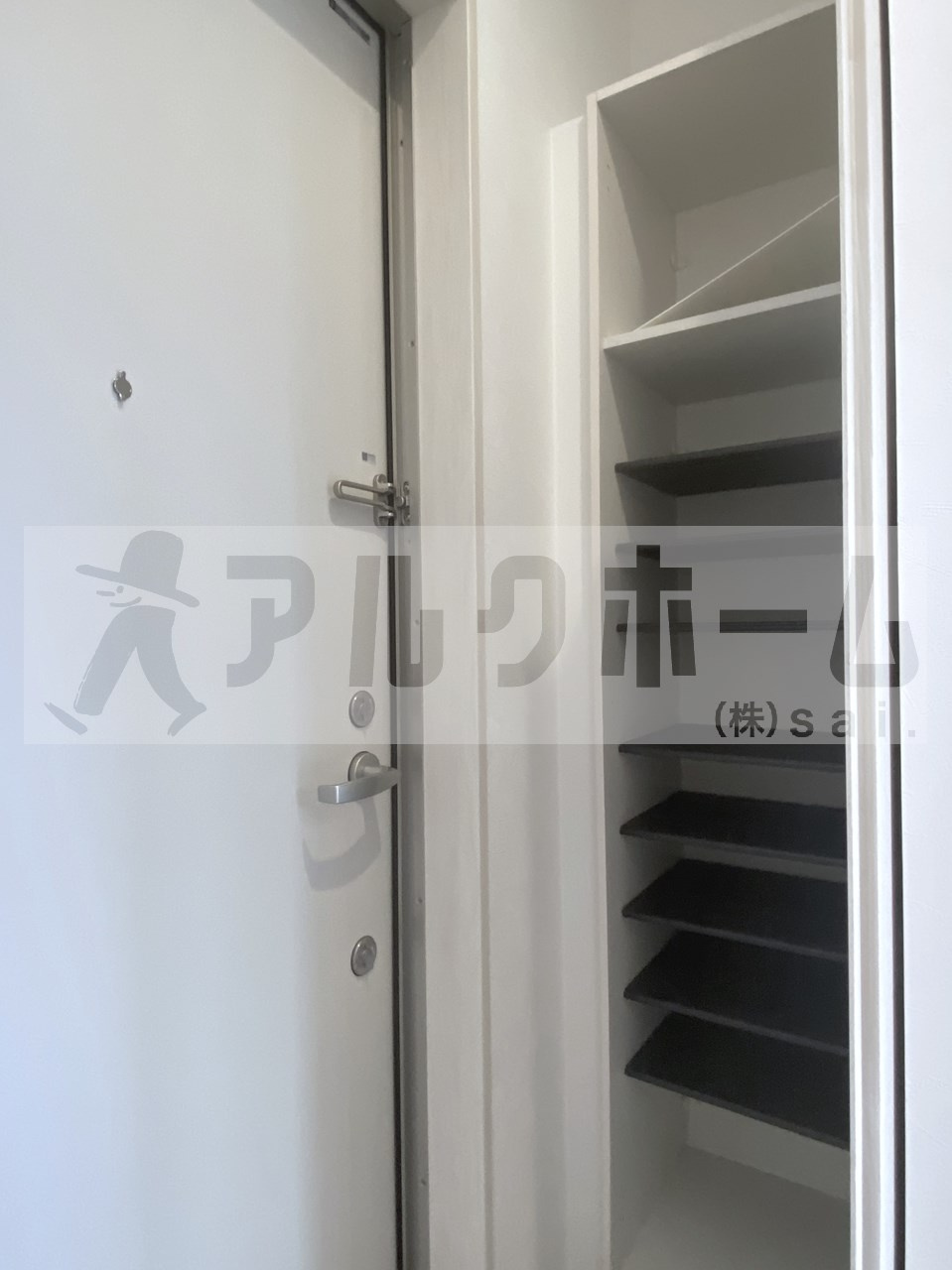 KTIレジデンス八尾の玄関