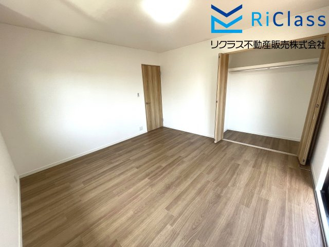 中古戸建　神戸市長田区片山町1丁目7の寝室|広くて明るい寝室
クローゼットあります